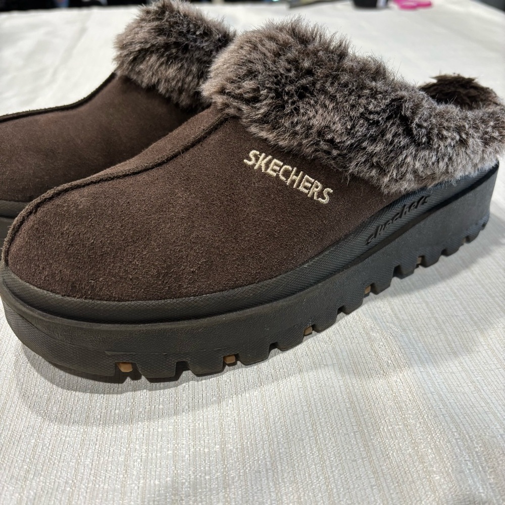 Sketchers Shindig Fortress clogs faux fur lined suede platform size womens 9.5